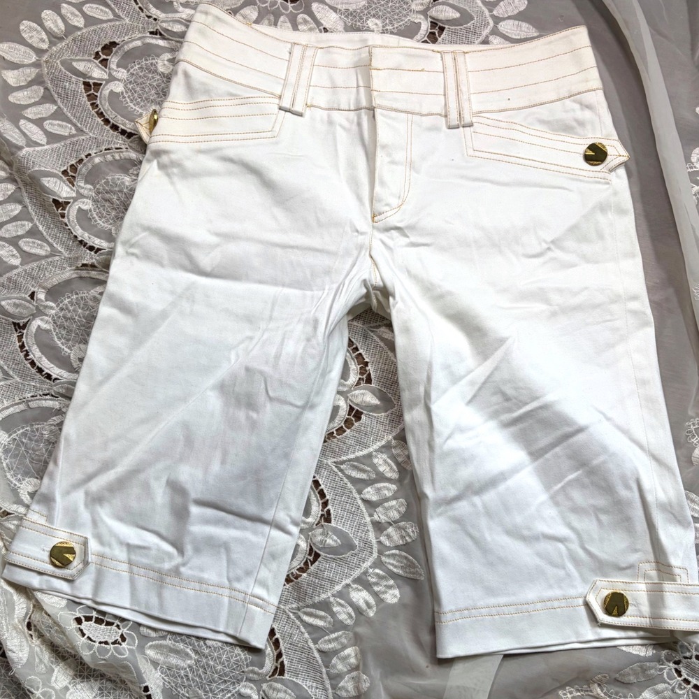 Cache Y2K Capris White Bermuda Shorts Gold Button Contrast Stitch Size 8 NWT